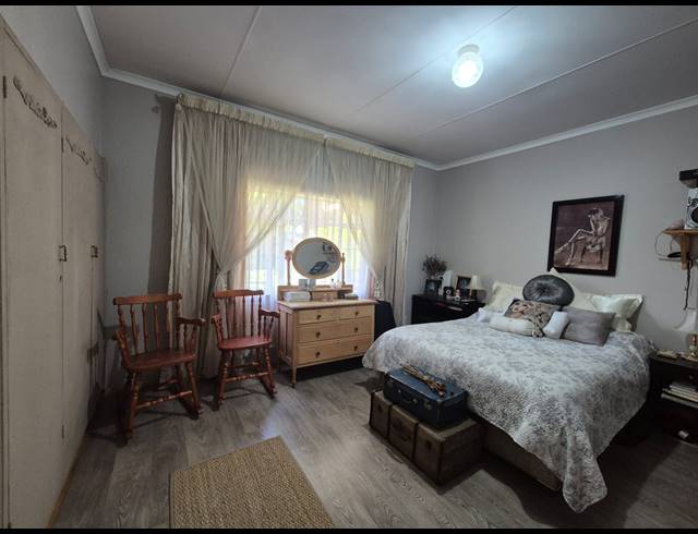 6 BEDROOM HOUSE FOR SALE IN THREE RIVERS